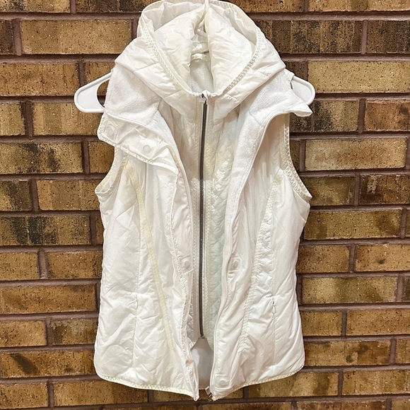 lululemon athletica Ivory Hooded Vest - Picture 2 of 4
